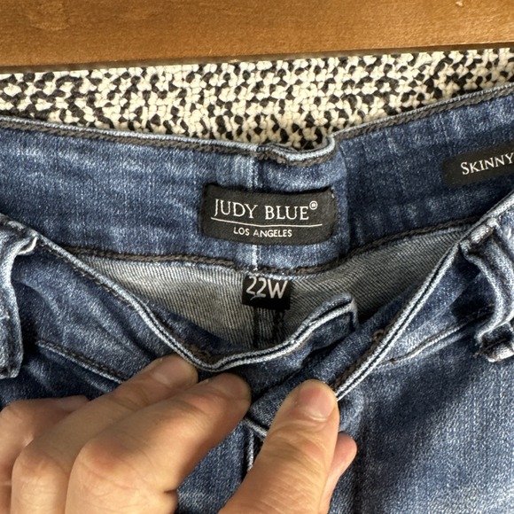 Judy Blue Jeans Womens 22W (40‎ X 33) Skinny Fit Tapered Distressed Holes - Picture 4 of 15